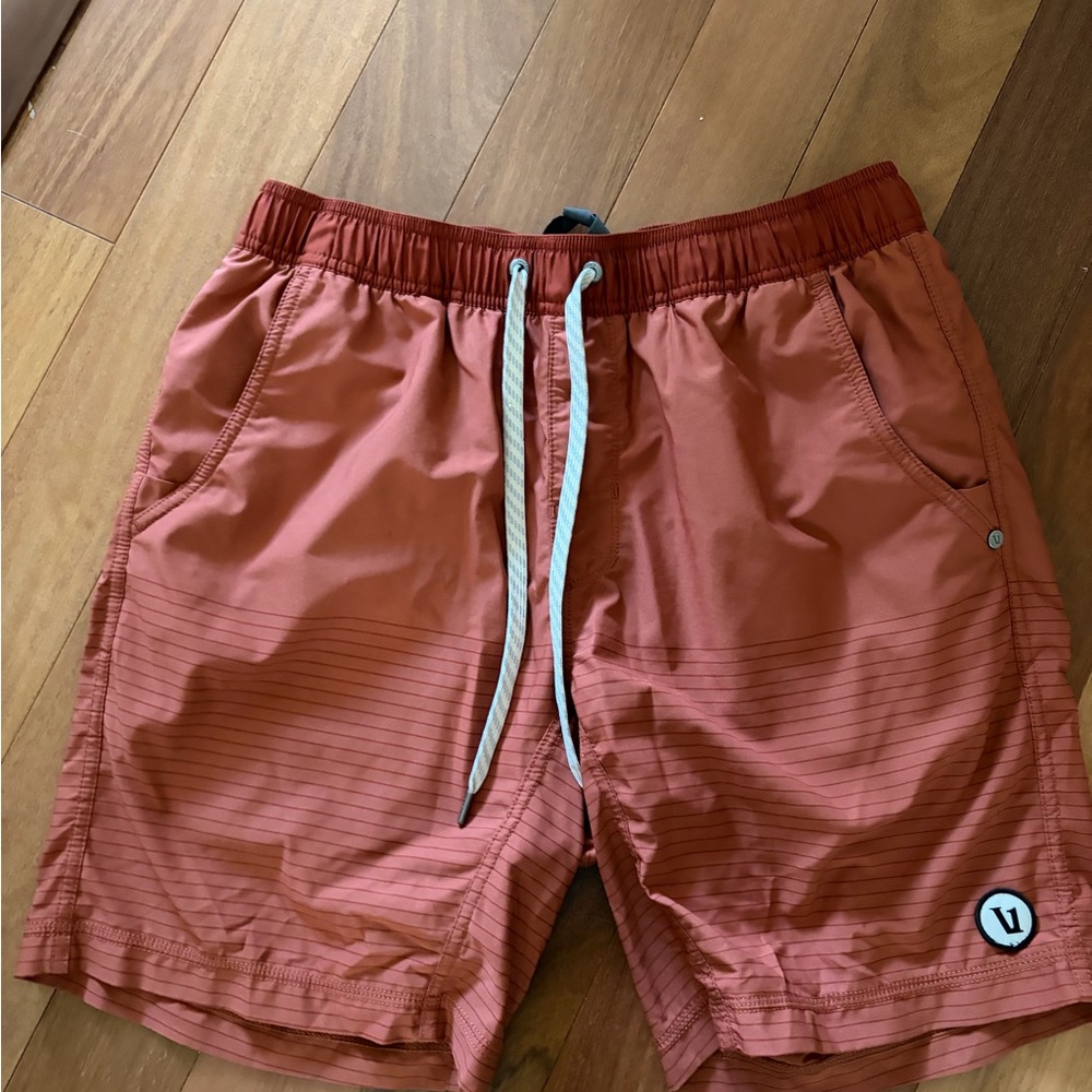 Vuori Rust athletic Shorts with Contrast Drawcord
